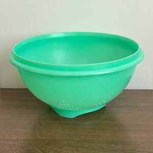 VINTAGE TUPPERWARE LARGE JADEITE GREEN STRAINER COLANDER 339-3